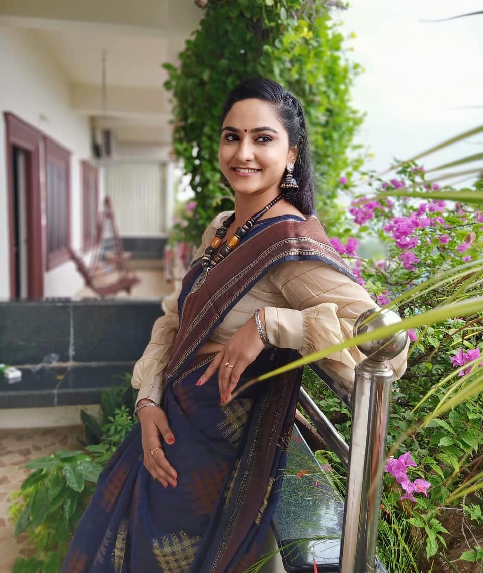 Zee Telugu Tv Anchor Kasi Annapurna In Black Saree Blouse